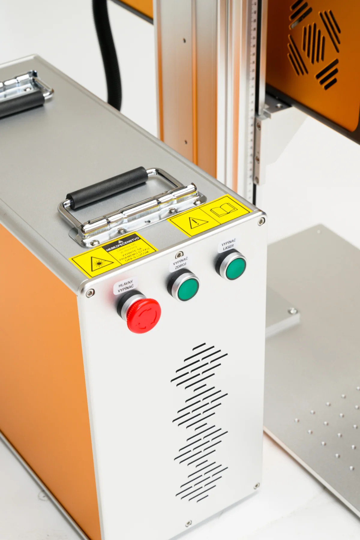 MONOR CO₂ galvo laser 35 W - detail of the galvo head and control panel
