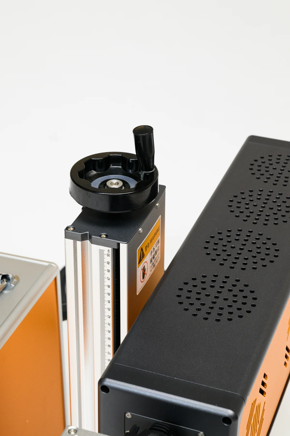 MONOR CO₂ galvo laser 35 W - detail of the height-adjustable galvo head
