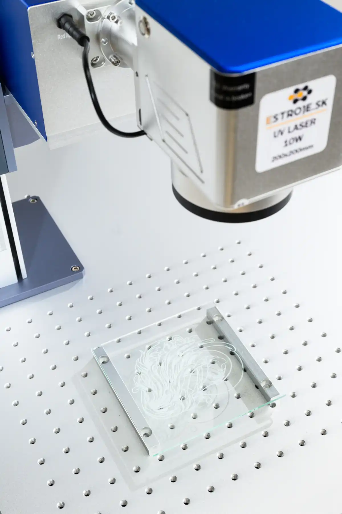 MONOR UV laser 10 W - galvo hlava pri jemnom značení skla