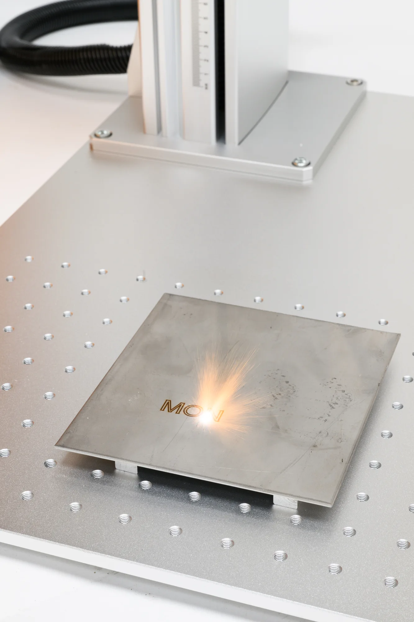 MONOR Fiber laser 60 W MOPA – laserové značení z jiného úhlu