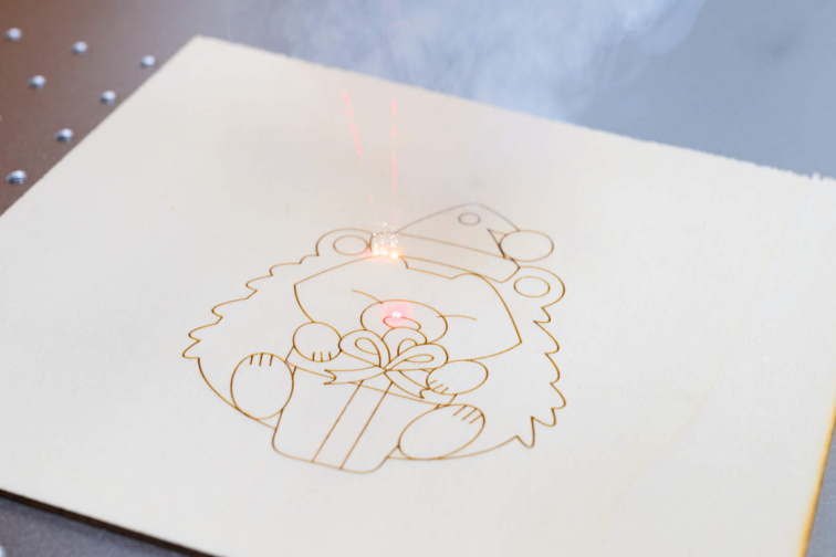 MONOR CO₂ galvo laser 35 W - engraving a Christmas figurine on wood/paper